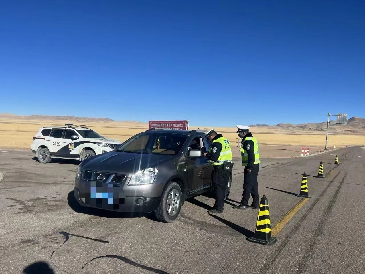 措折罗玛镇派出所开展道路交通安全集中整治行动.jpg
