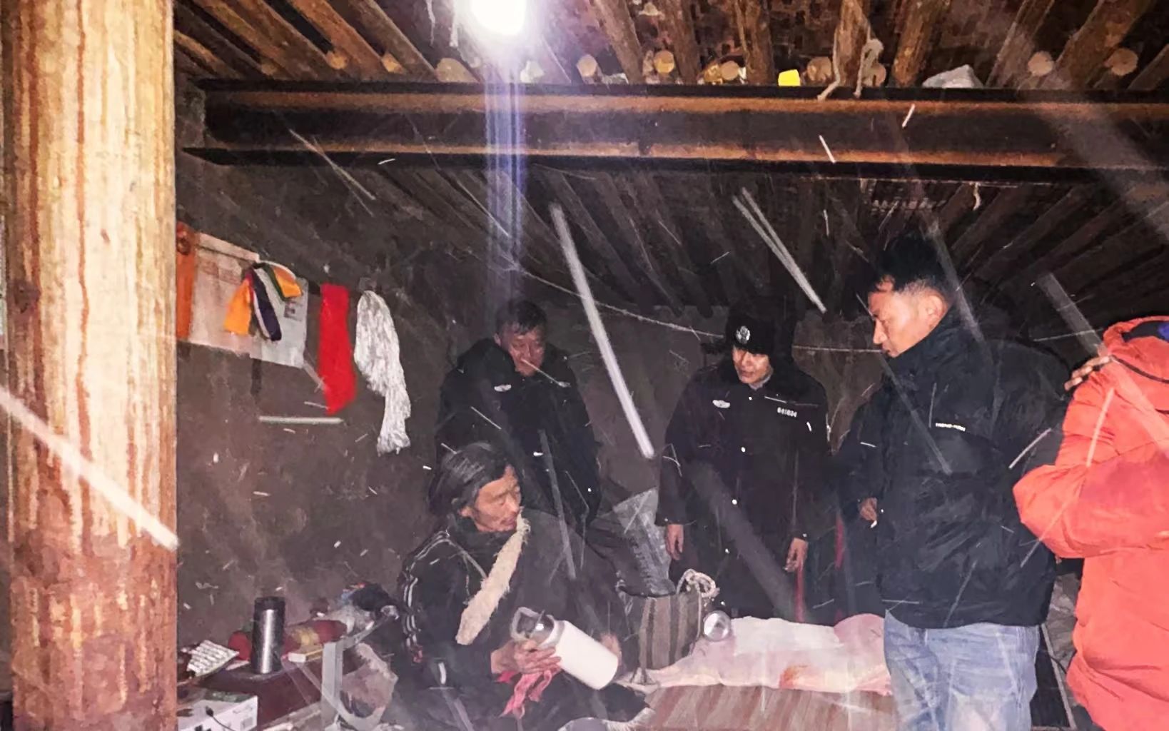 双湖县公安局嘎措乡派出所成功找回失联牧民.jpg